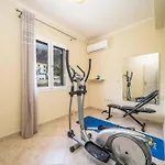 Andriana Villa
